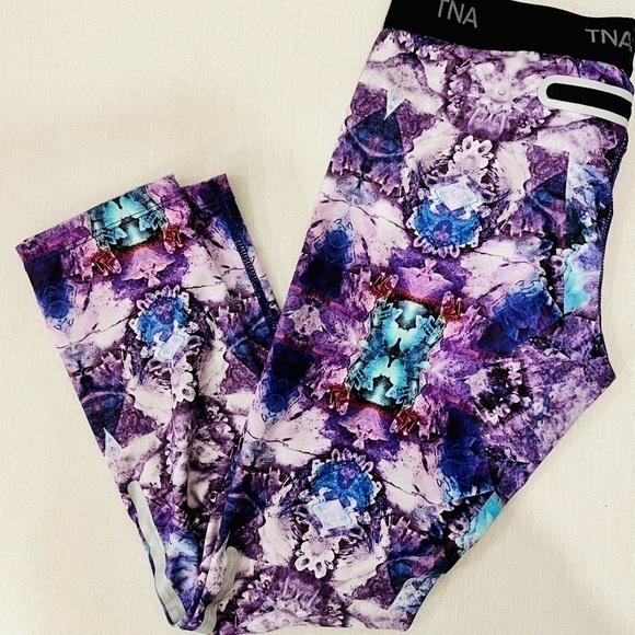 Aritzia TNA Multi Colour Cropped Low Rise Space Dye Atmosphere Leggings XS - Picture 7 of 8